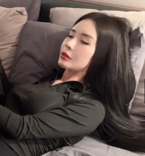 翘臀御姐女神
